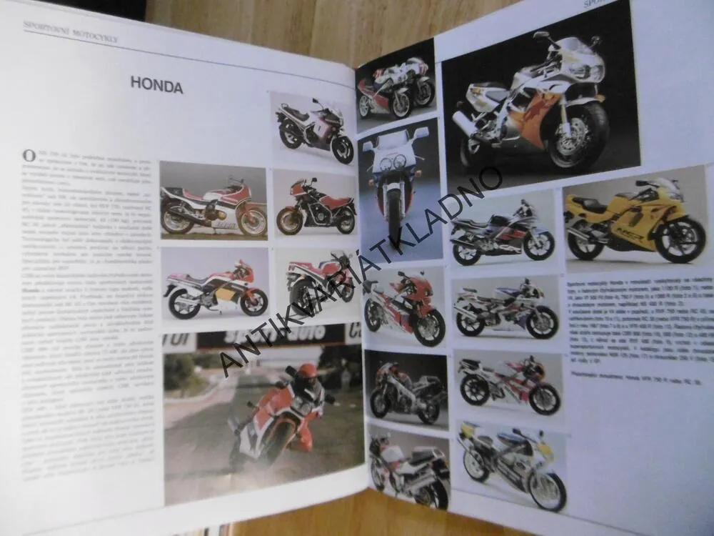 MOTOCYKLY V 1000 FOTOGRAFIÍCH, MOTOCYKL, **an