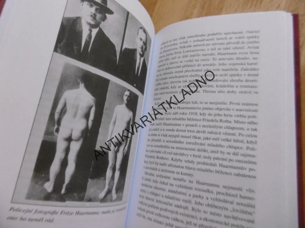 NEJKRUTĚJŠÍ PSYCHOPATI V DĚJINÁCH, JOHN MARLOWE, **an