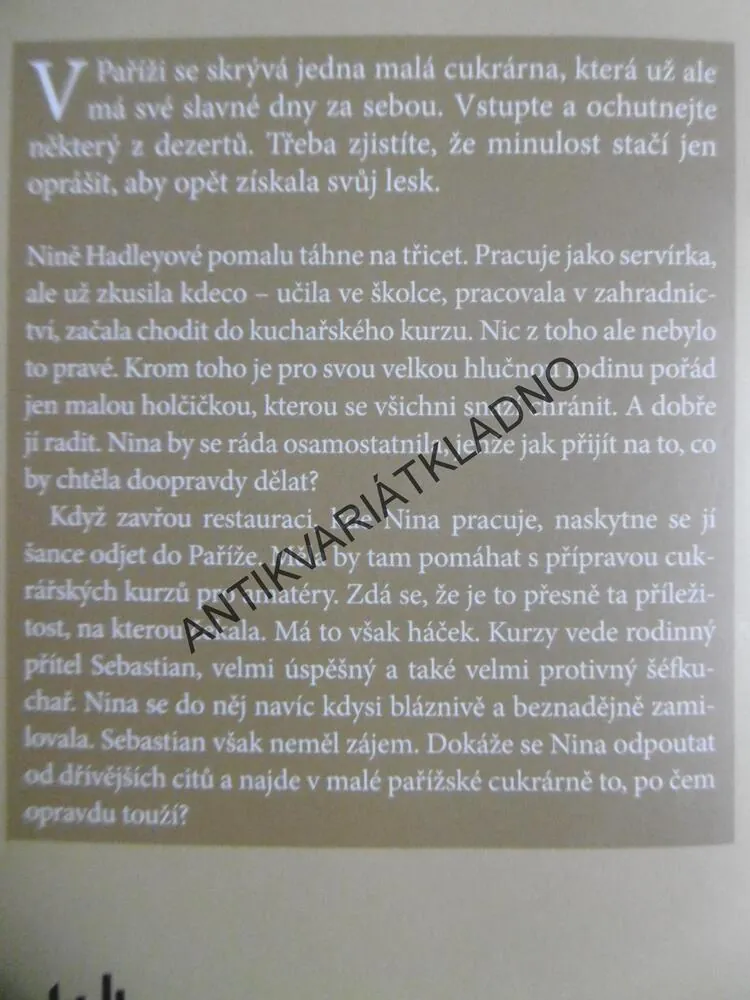 CUKRÁRNA V PAŘÍŽI, JULIE CAPLINOVÁ, **an