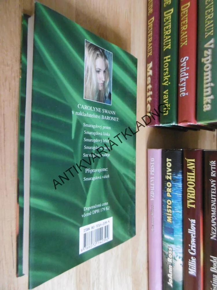 SMARAGDOVÁ NADĚJE, CAROLYNE SWANN, **an