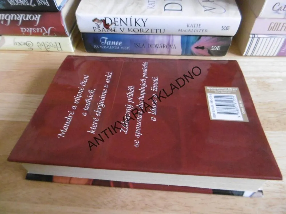 BELINDA JONESOVÁ, AKADEMIE LÁSKY, **an