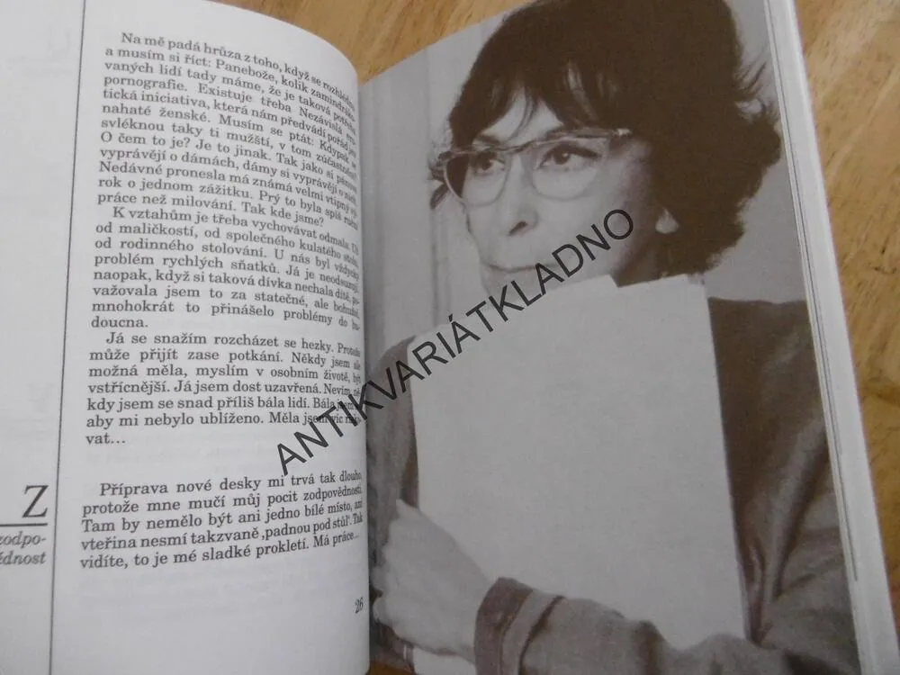HANA HEGEROVÁ ... A LÁSKA KLEČÍ NA HRACHU, **an