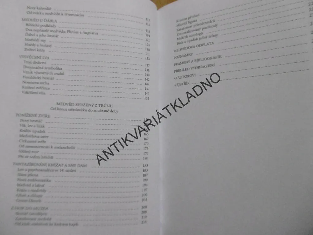 MEDVĚD, DĚJINY PADLÉHO KRÁLE, MICHEL PASTOUREAU, **an