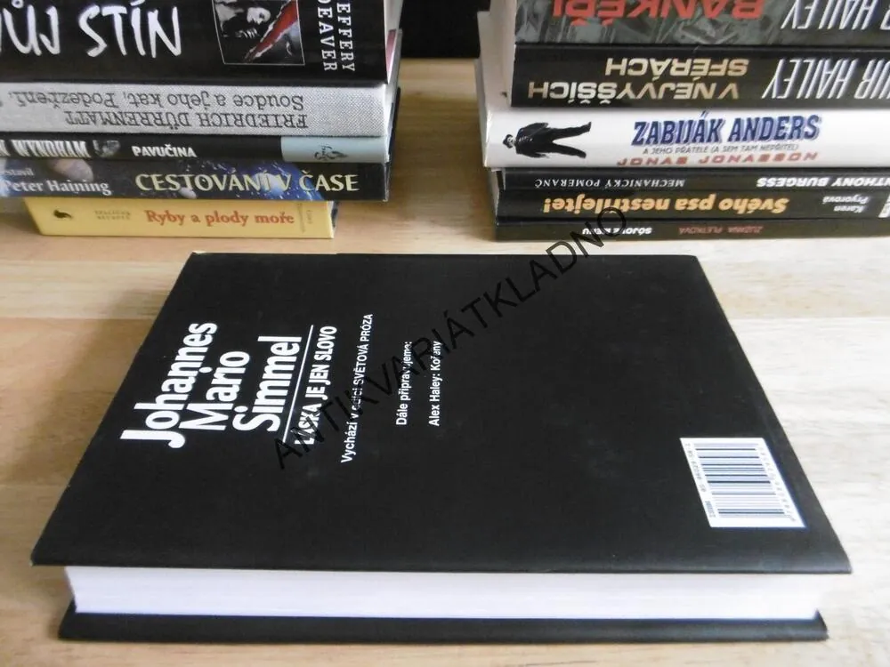LÁSKA JE JEN SLOVO, JOHANNES MARIO SIMMEL, **an