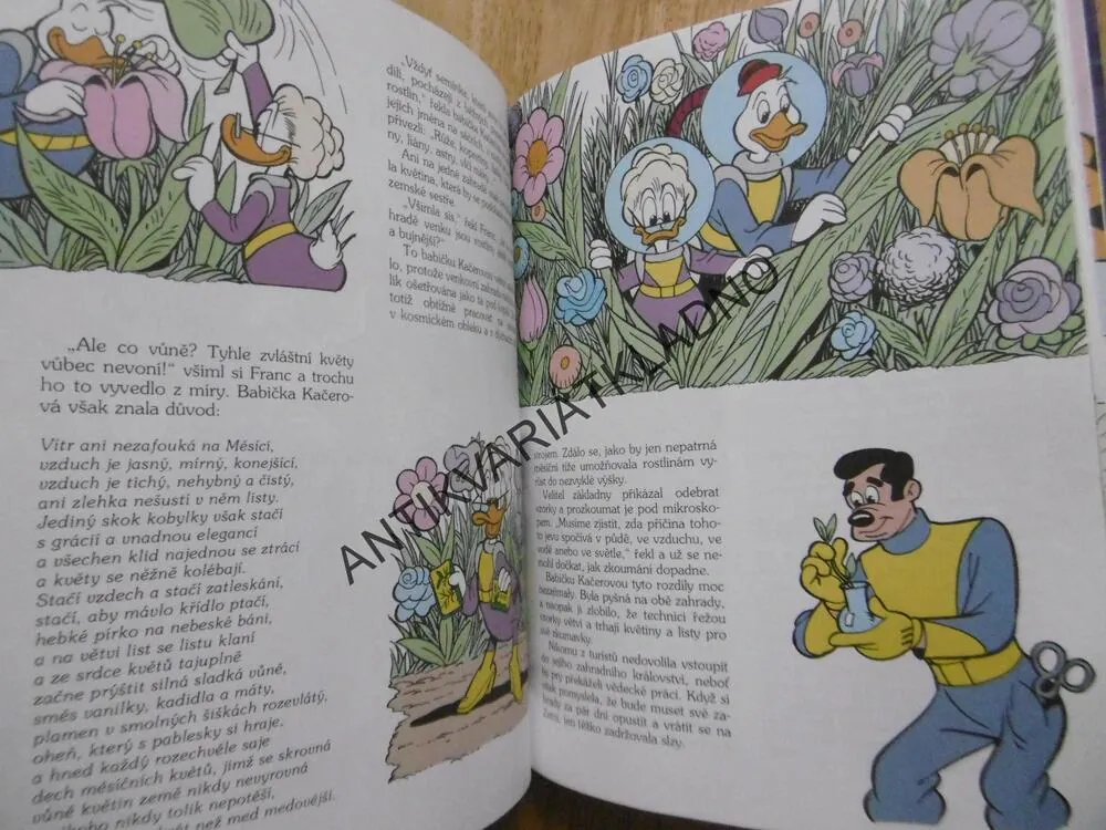 VŽDYŤ JE TO JEDNODUCHÉ, KAČERE! VESMÍRNÁ ODYSSEA, WALT DISNEY, **an
