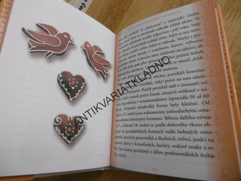 MEDOVÝ PERNÍČEK DO SRDCE CHODNÍČEK, MARIE KUBÁTOVÁ, JINDRA DVOŘÁKOVÁ