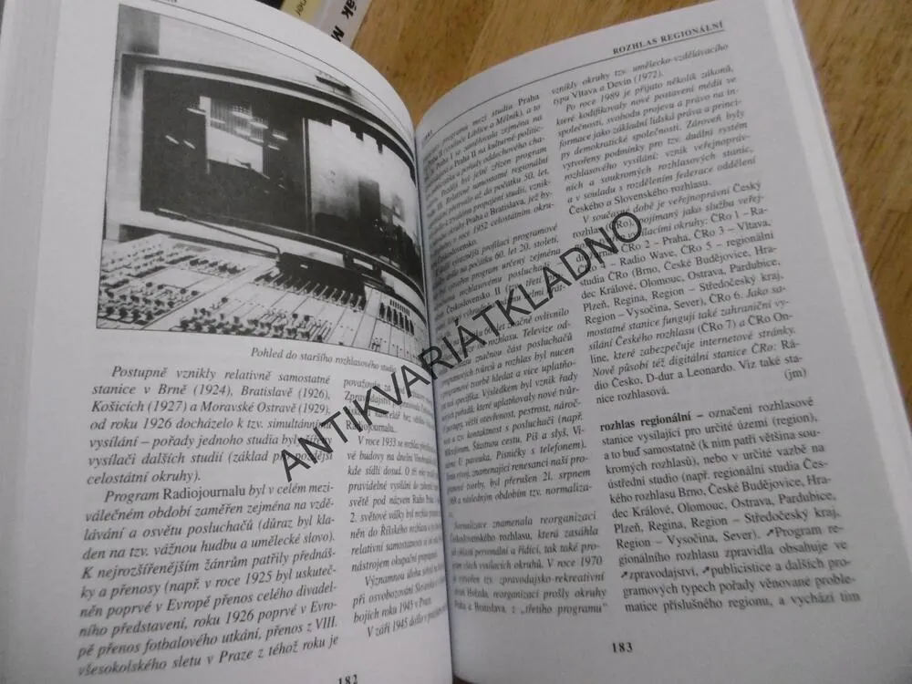 PRAKTICKÁ ENCYKLOPEDIE ŽURNALISTIKY A MARKETINGOVÉ KOMUNIKACE, B. OSVALDOVÁ, J. HALADA, **an