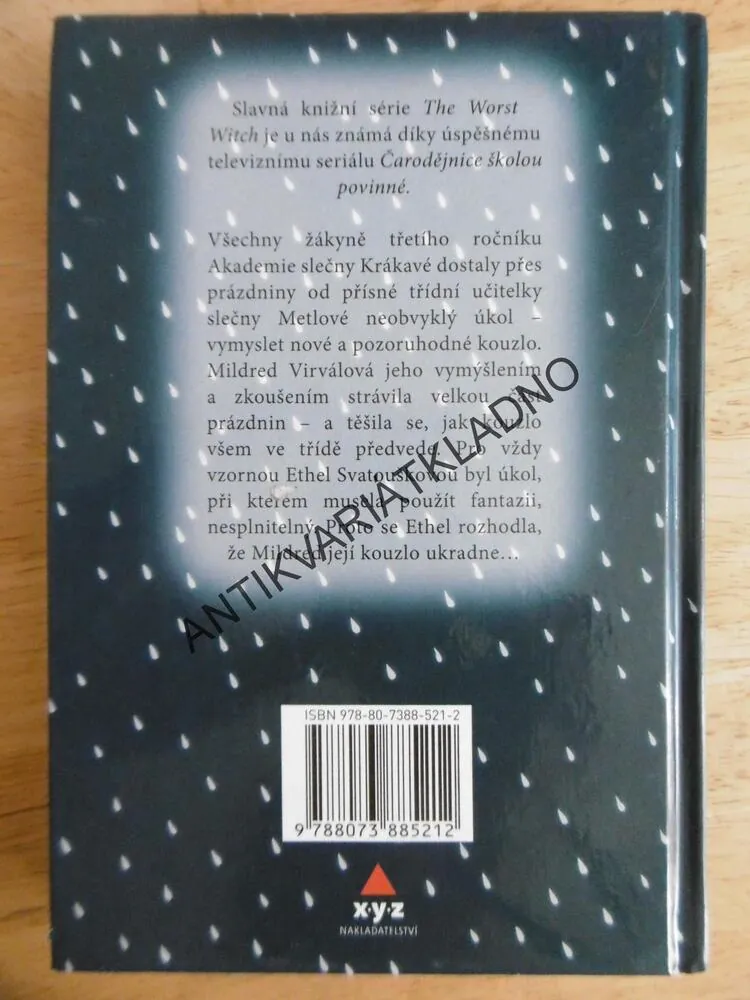 ČARODĚJNICE ŠKOLOU POVINNÉ, UKRADENÉ KOUZLO, JILL MURPHYOVÁ, **an