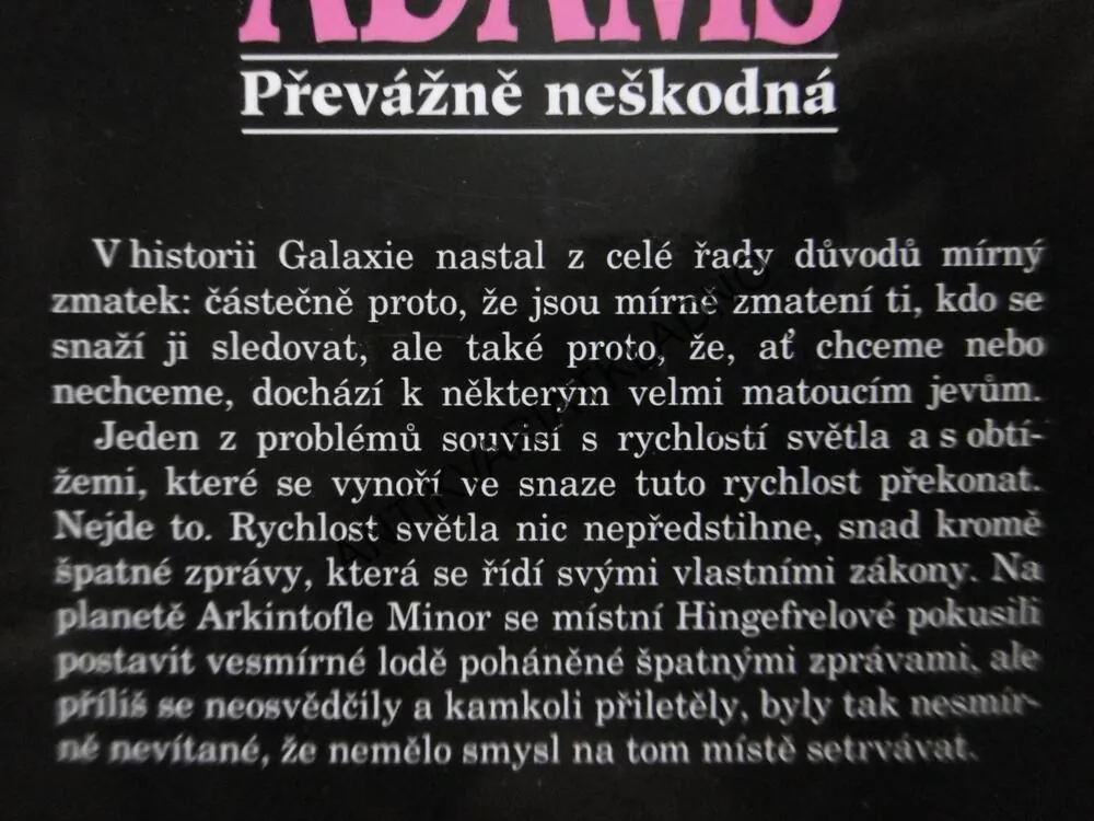 PŘEVÁŽNĚ NEŠKODNÁ, DOUGLAS ADAMS, **an