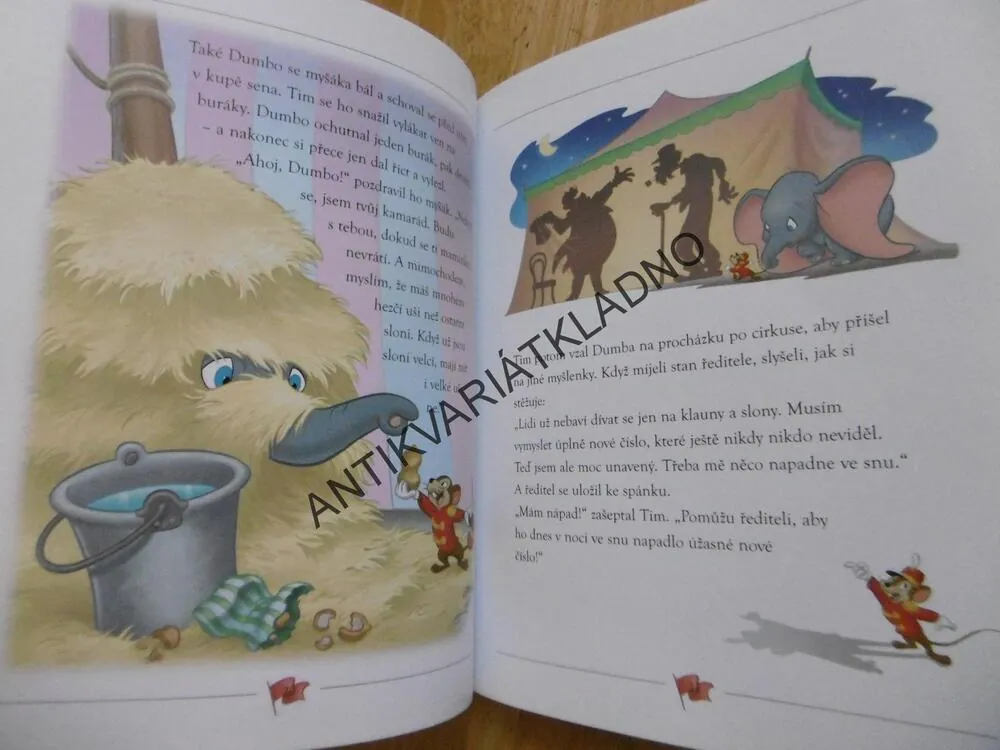 DUMBO, KNIHA S CD, **an