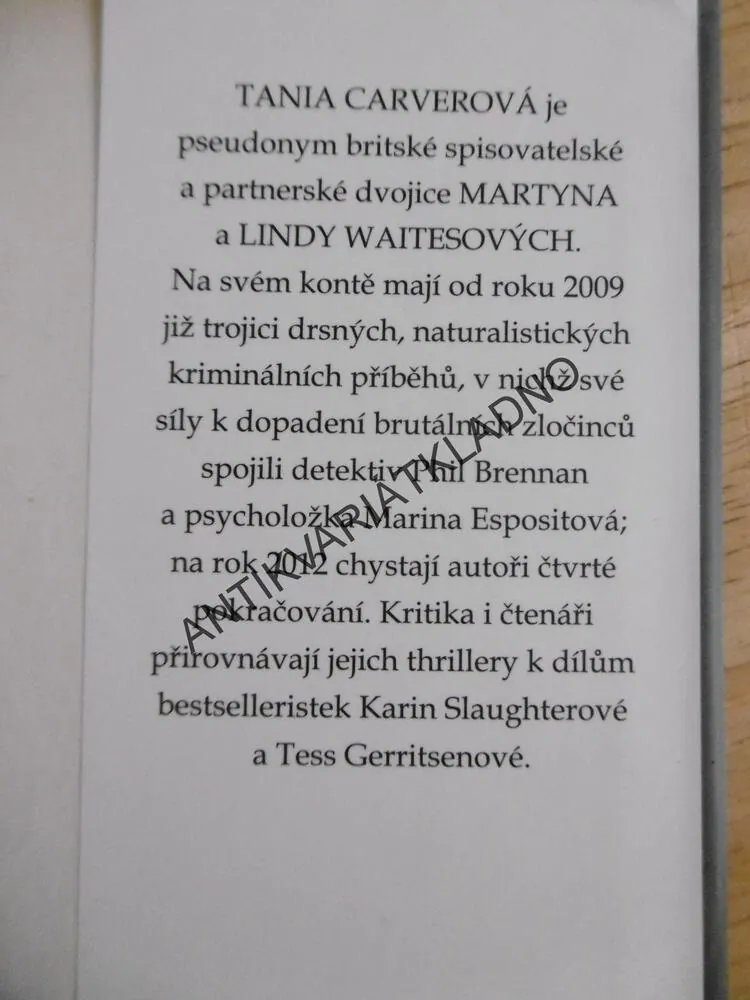 NÁHRADNICE, TANIA CARVEROVÁ, **an
