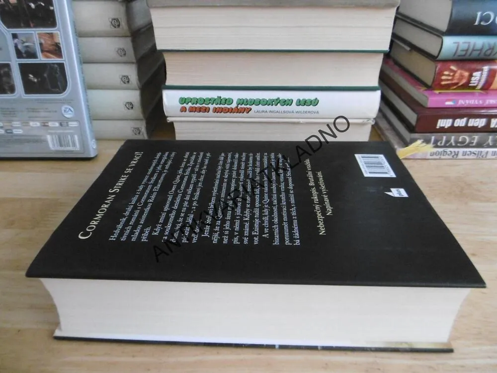 HEDVÁBNÍK, ROBERT GALBRAITH (J.K. ROWLINGOVÁ) **an