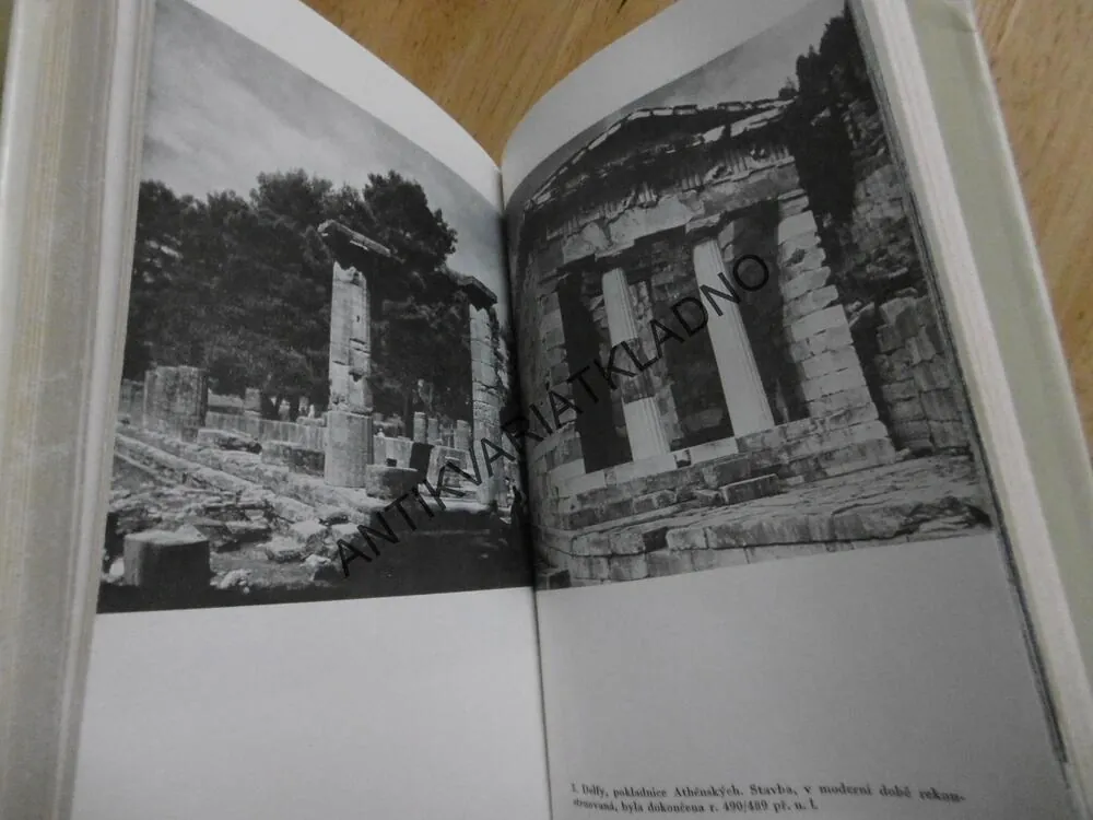 VITRUVIUS, DESET KNIH O ARCHITEKTUŘE, **an
