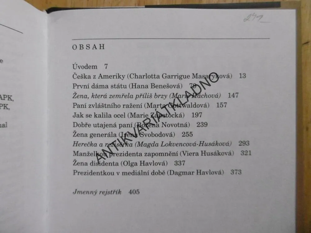 DEVĚT ŽEN Z HRADU, PAVEL KOSATÍK, **an