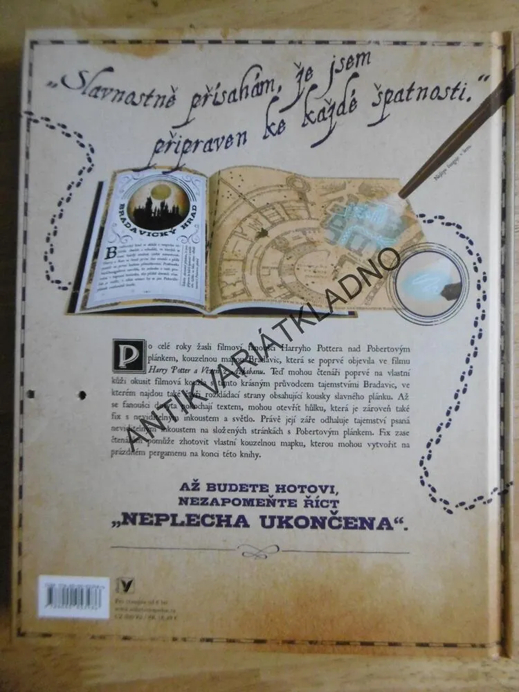 Z FILMOVÉ SÉRIE HARRY POTTER, POBERTŮV PLÁNEK, PRŮVODCE BRADAVICEMI, **an