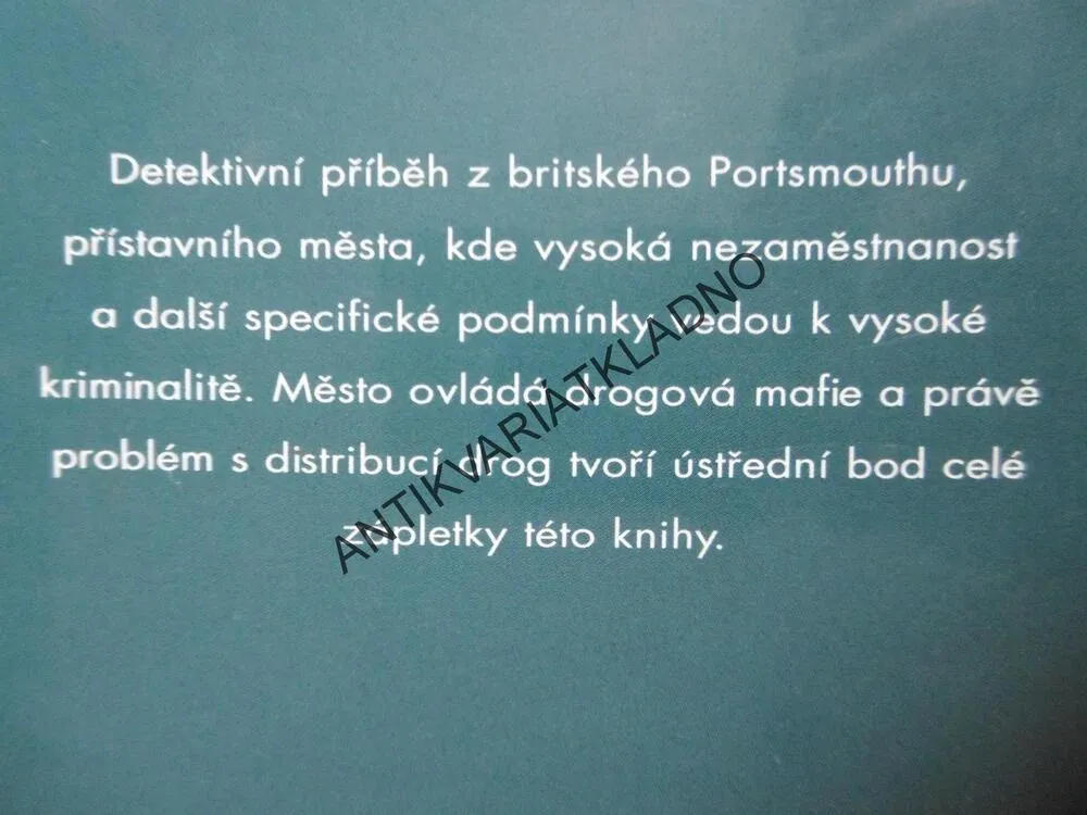 SMUTEK NOSÍ ČERNOU, GRAHAM HURLEY, **an