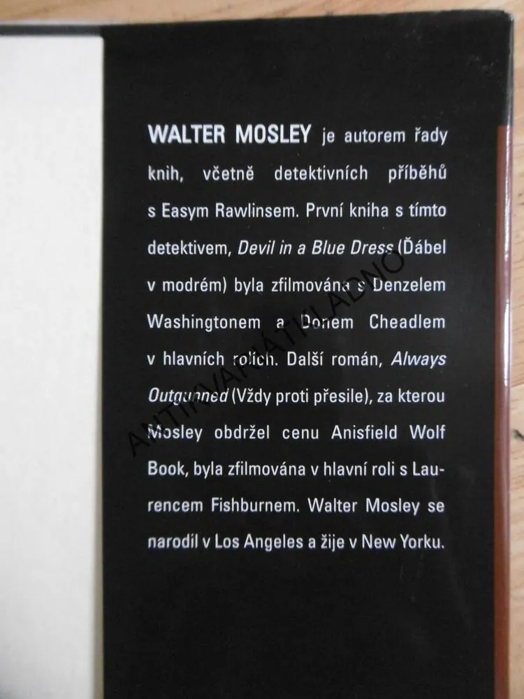 POLIBEK S CHUTÍ SKOŘICE, WALTER MOSLEY, **an