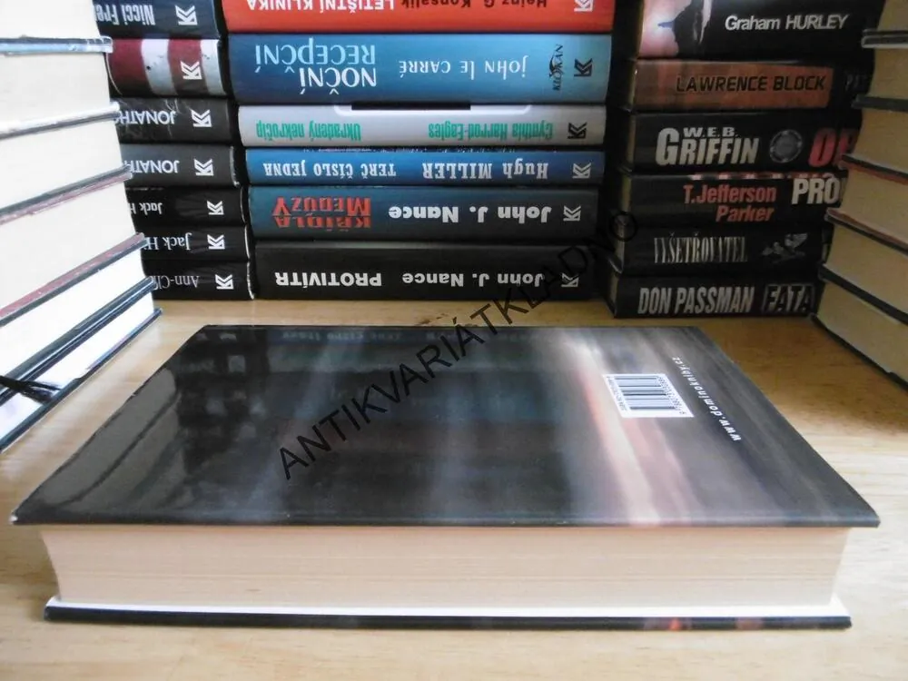 L. A. PŘÍSNĚ TAJNÉ, JAMES ELLROY, **an