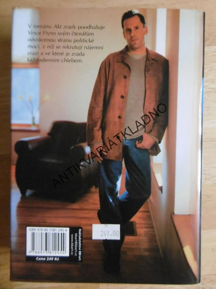 AKT ZRADY, VINCE FLYNN, **an