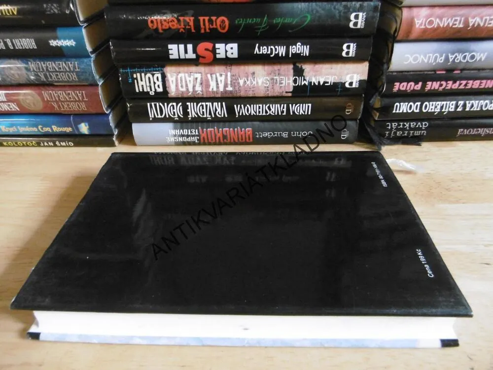 NAŠE HRA, JOHN LE CARRÉ, **an