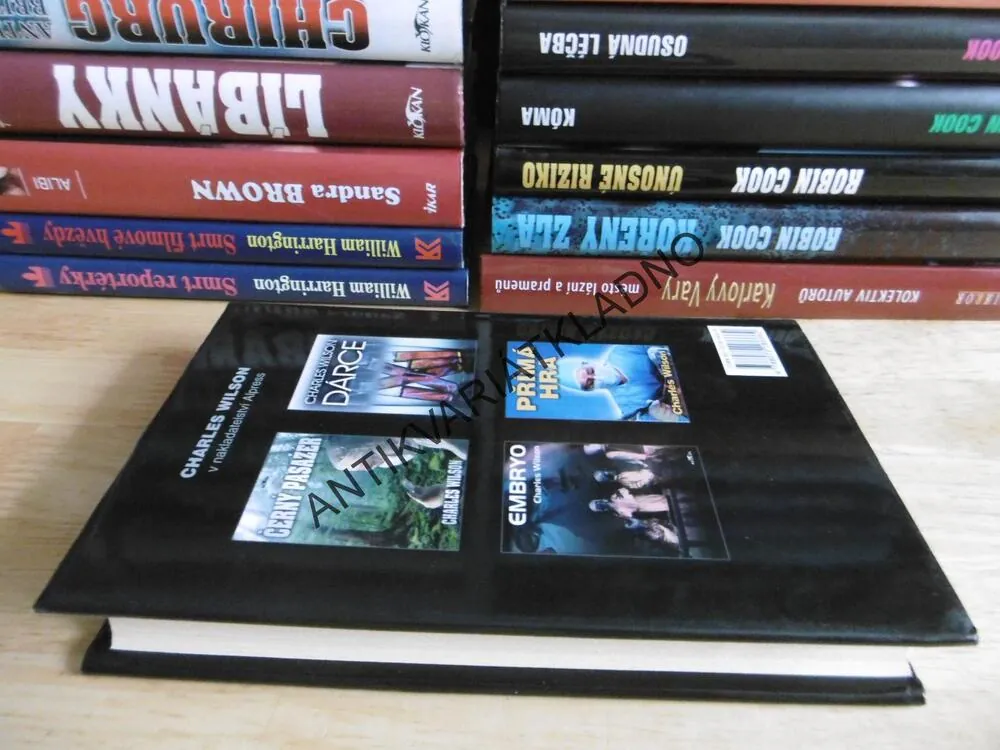 TEMNÝ SPÁNEK, CHARLES WILSON, **an