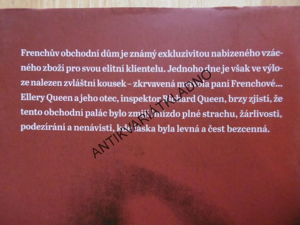 ZLOČIN V OBCHODNÍM DOMĚ, ELLERY QUEEN, **an