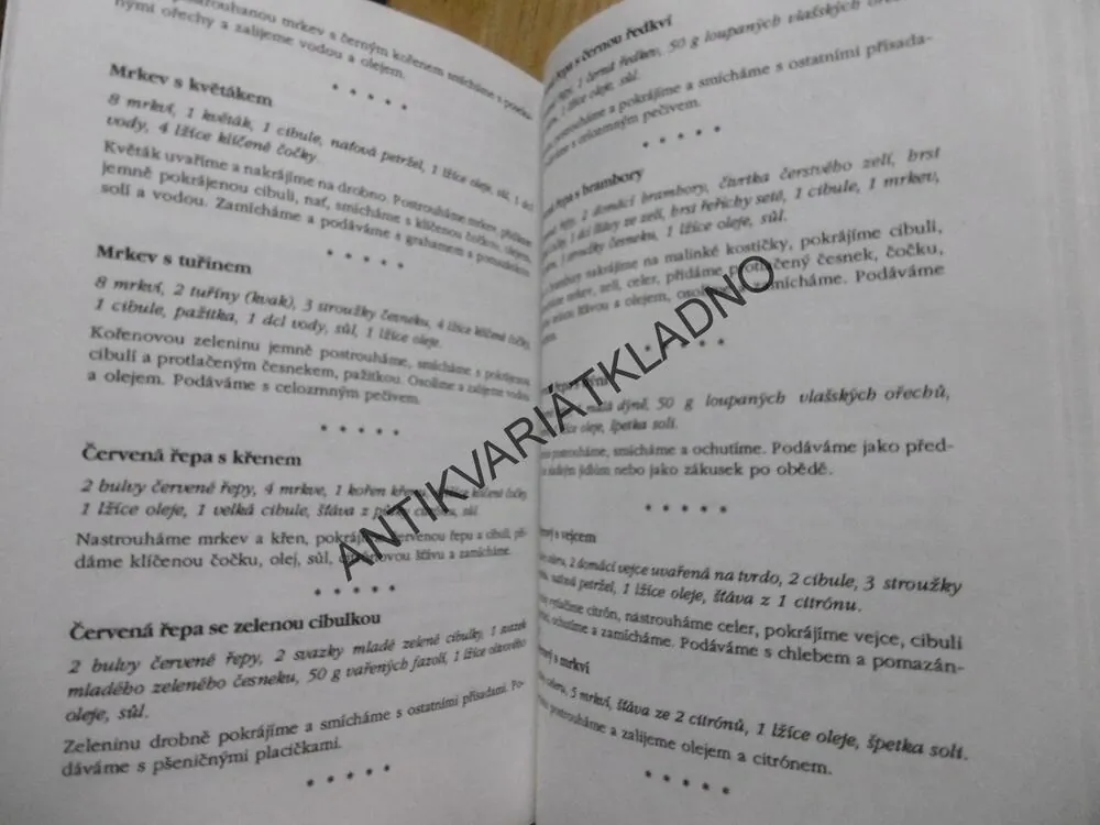 VEGETARIÁNSKÁ KUCHAŘKA PRO DOSPĚLÉ, D.ČERVENÝ, **an