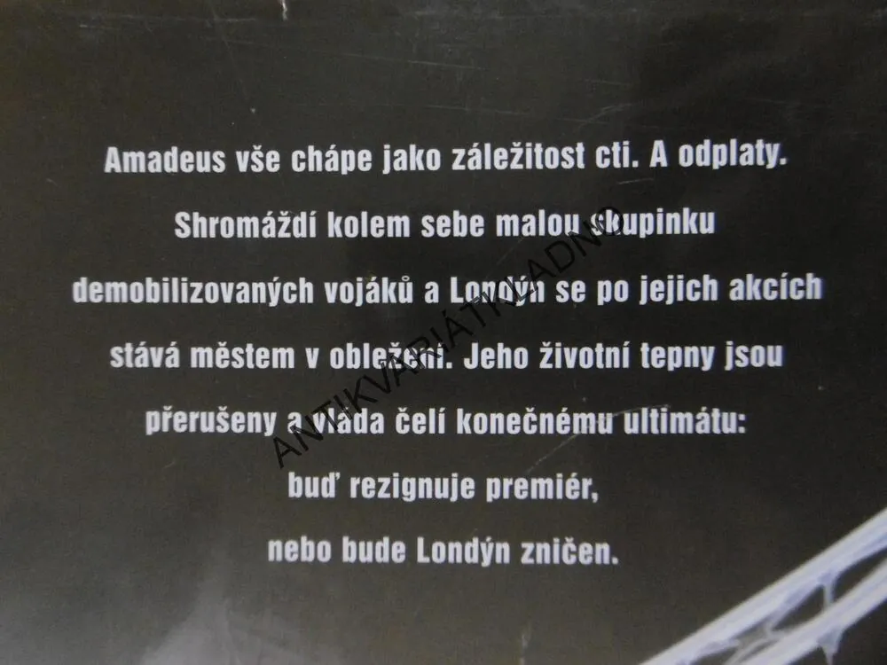 MĚSTO V OBLEŽENÍ, MICHAEL DOBBS, **an