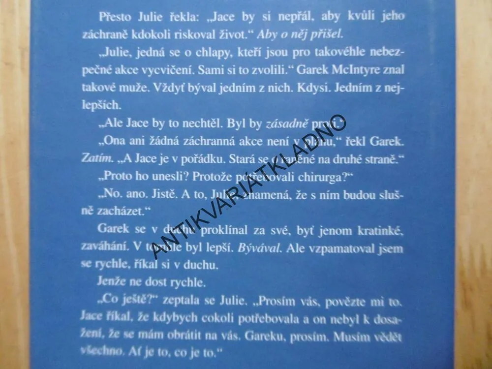 ZA JASNÝCH NOCÍ, KATHERINE STONEOVÁ, **an