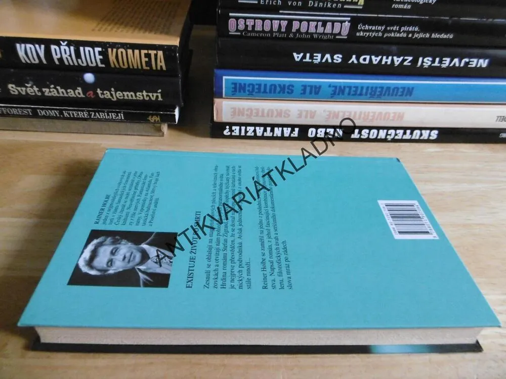 NIKDO NEUMÍRÁ NAVŽDY, RAINER HOLBE **an