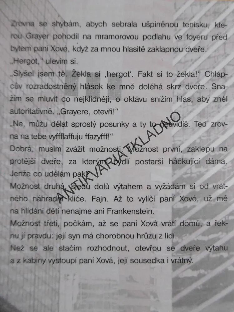DĚVČE K DĚTEM, EMMA MCLAUGHLINOVÁ, NICOLA KRAUSOVÁ, **an