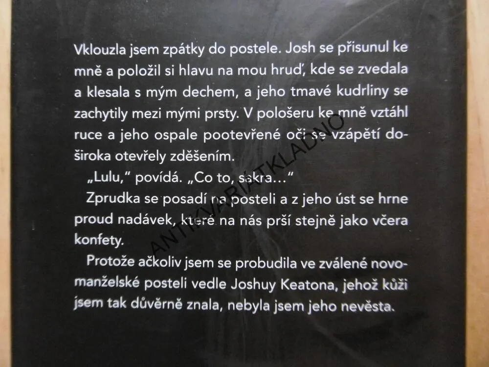 ŽIVOT NA TRAMPOLÍNĚ, FRANCES WHITINGOVÁ, **an