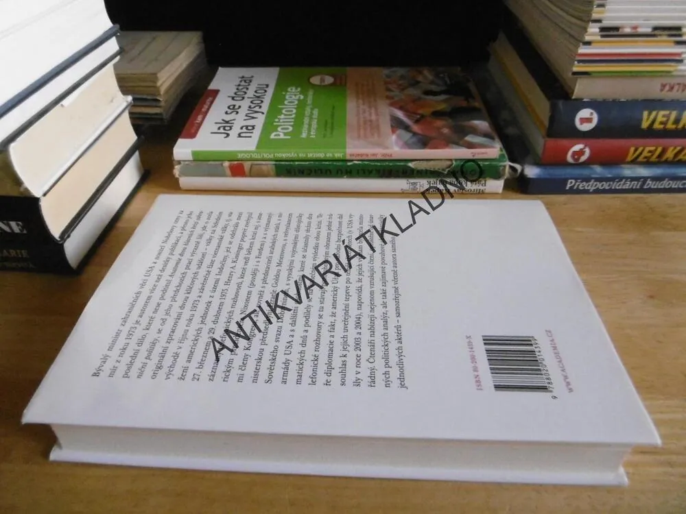 KRIZE, HENRY KISSINGER, **an