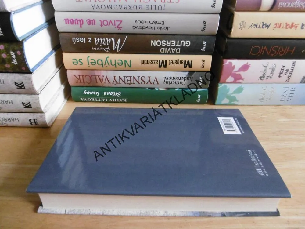 DŮVĚRNÁ SETKÁNÍ, KATHRYN HARVEYOVÁ, **an