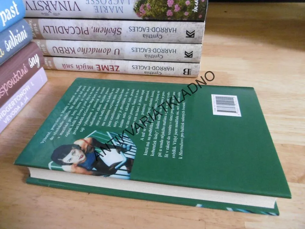 ŠÍLENÉ KRÁVY, KATHY LETTEOVÁ, **an