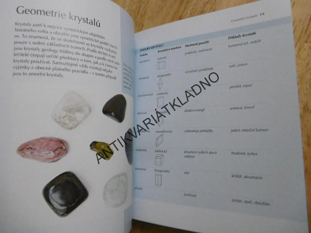 TAJEMSTVÍ KRYSTALŮ, PRAKTICKÝ OBRAZOVÝ PRŮVODCE, MINERALOGIE