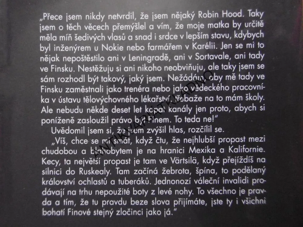 MUŽ S TVÁŘÍ ZABIJÁKA, MATTI RÖNKÄ, **an