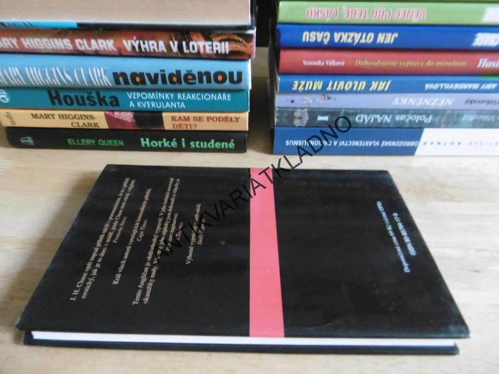 PIKSLA ČERVŮ, JAMES HADLEY CHASE, **an