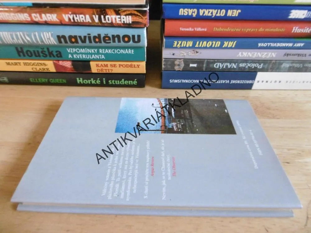 NA DÁLNICI JE HIPPIE, JAMES HADLEY CHASE, **an