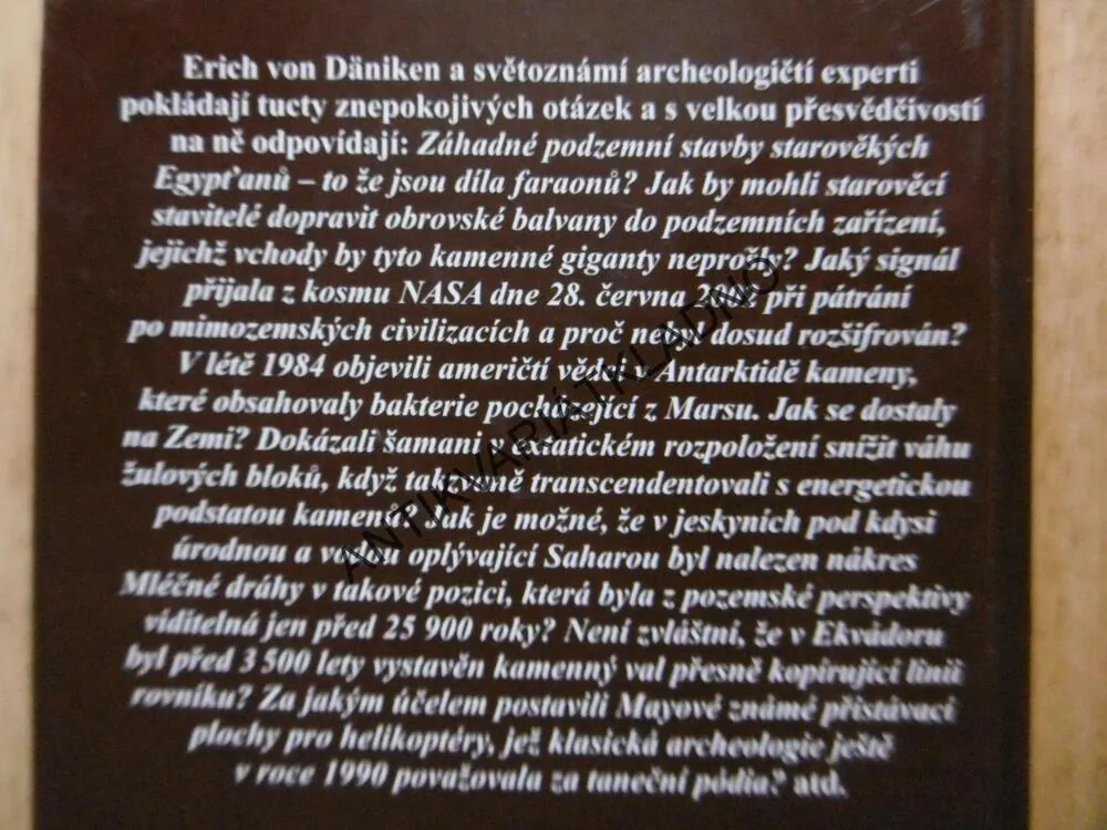VÝBUŠNÁ ARCHEOLOGIE, ERICH VON DÄNIKEN, **an