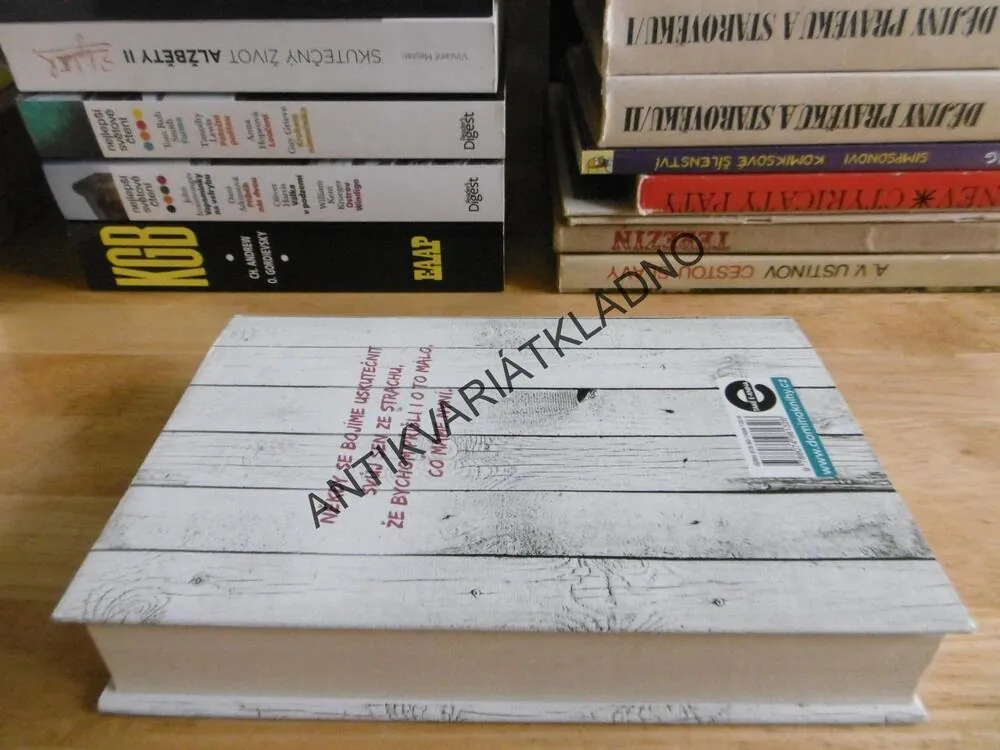 KOHO MILUJEŠ, JENNIFER WEINER, **an