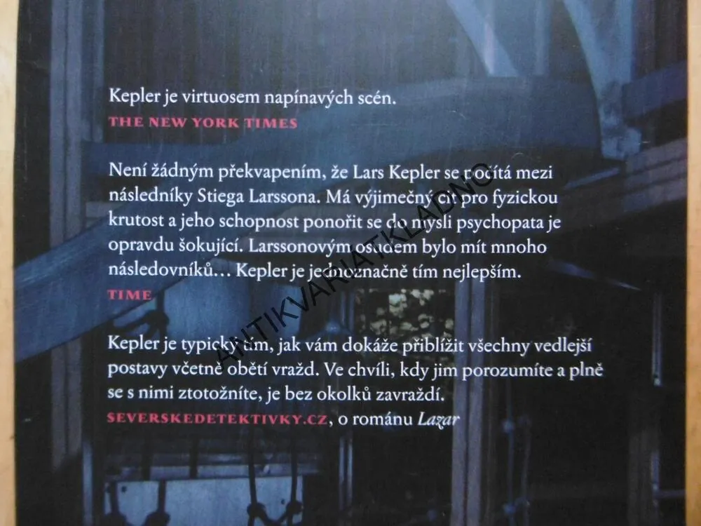 ZRCADLOVÝ MUŽ, LARS KEPLER, **an
