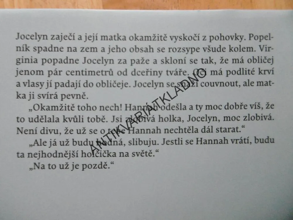 CHŮVA, GILLY MACMILLANOVÁ, **an
