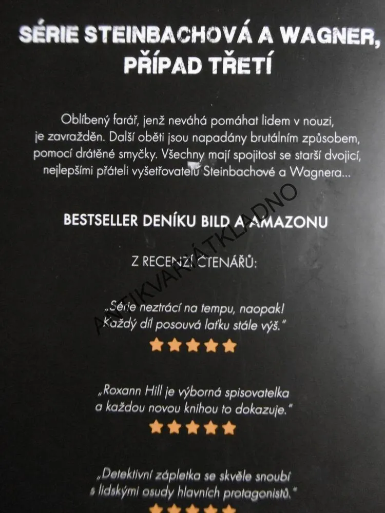 DUŠE MRTVÝCH NEMLUVÍ, ROXANN HILL, **an