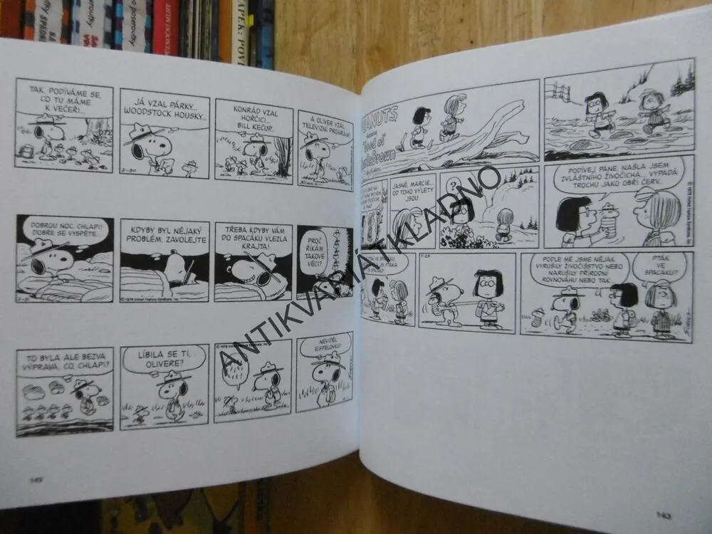 V HLAVNÍ ROLI SNOOPY, PEANUTS, CHARLES M. SCHULZ, **an