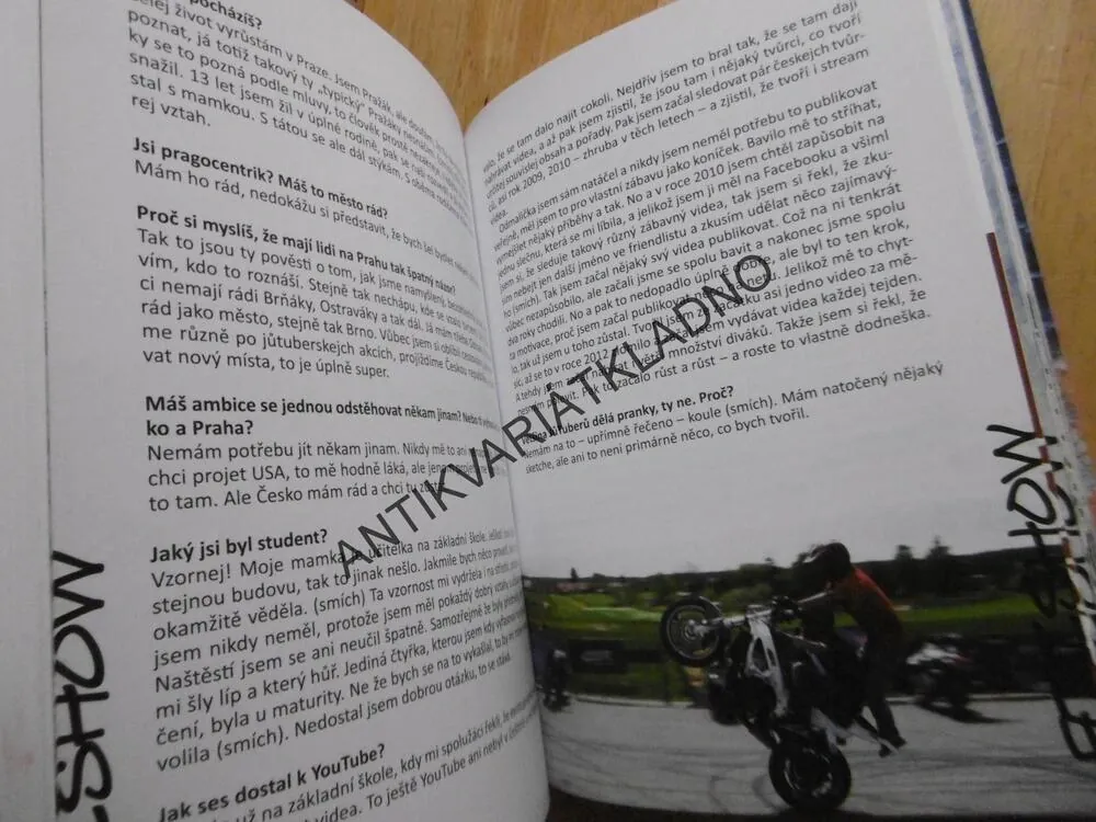 JÁ, JŮTUBER 3, **an