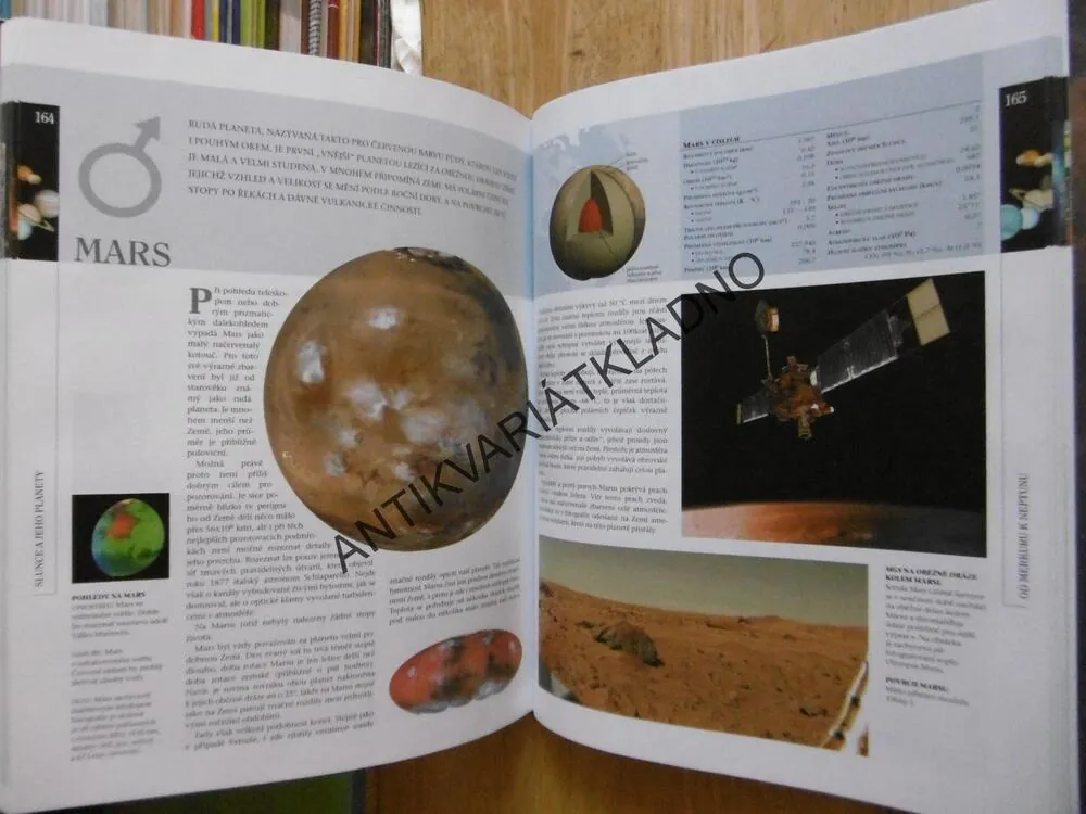 ILUSTROVANÝ ATLAS VESMÍRU, **an