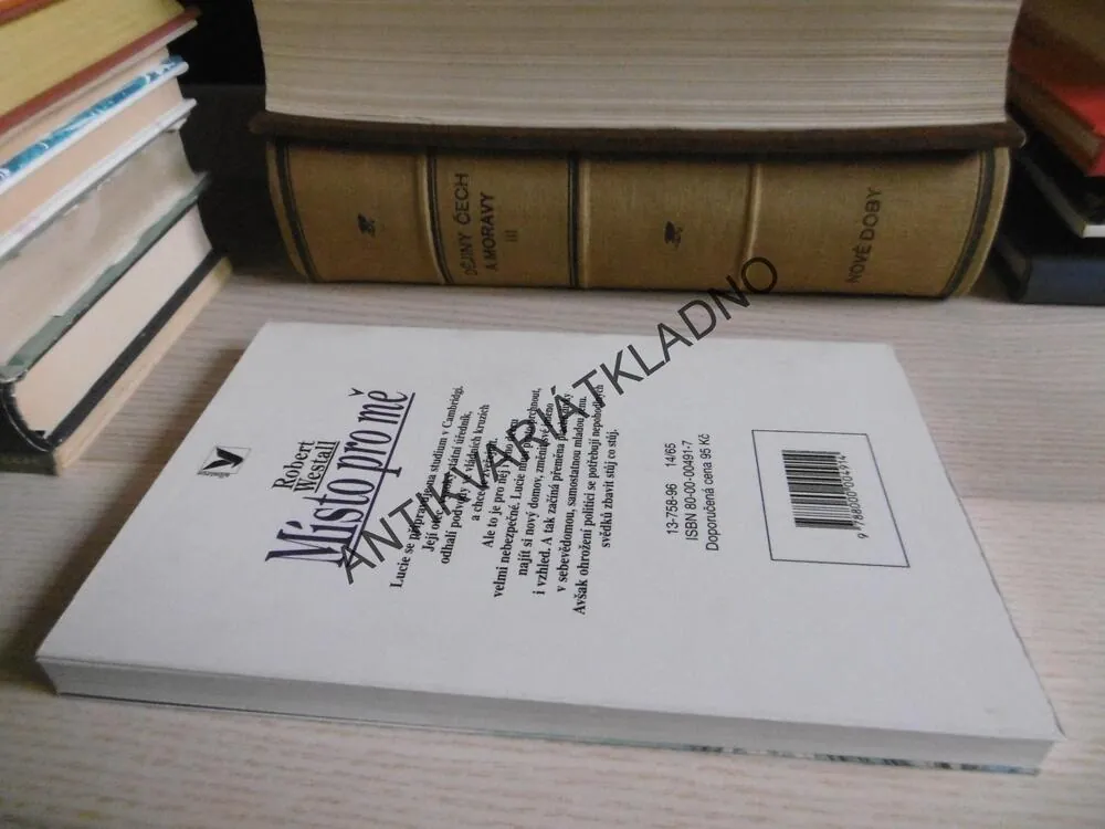 MÍSTO PRO MĚ, ROBERT WESTALL, **an