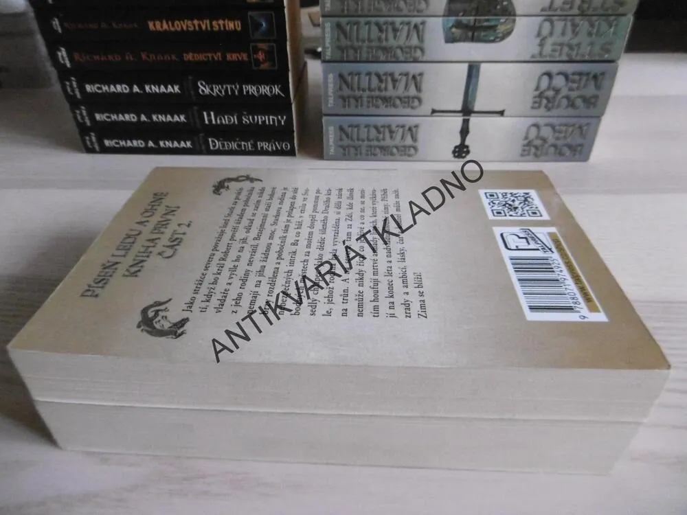 HRA O TRŮNY, KNIHA PRVNÍ, PÍSEŇ LEDU A OHNĚ, GEORGE R.R.MARTIN, **an