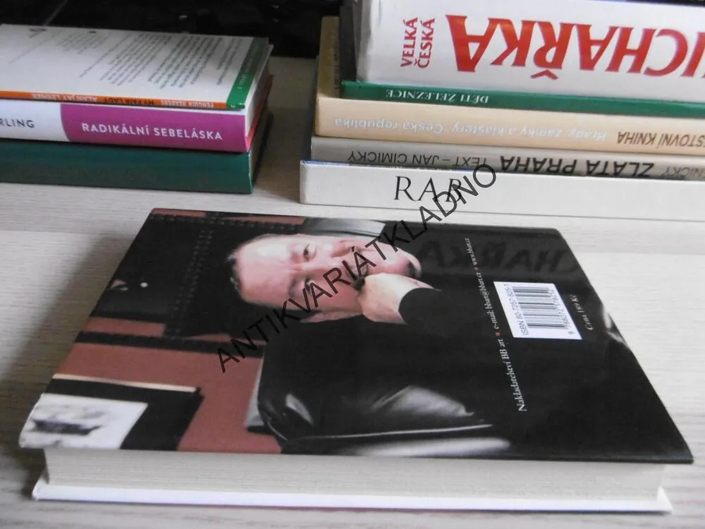 SMRT V RÁJI, ROBERT B. PARKER, **an